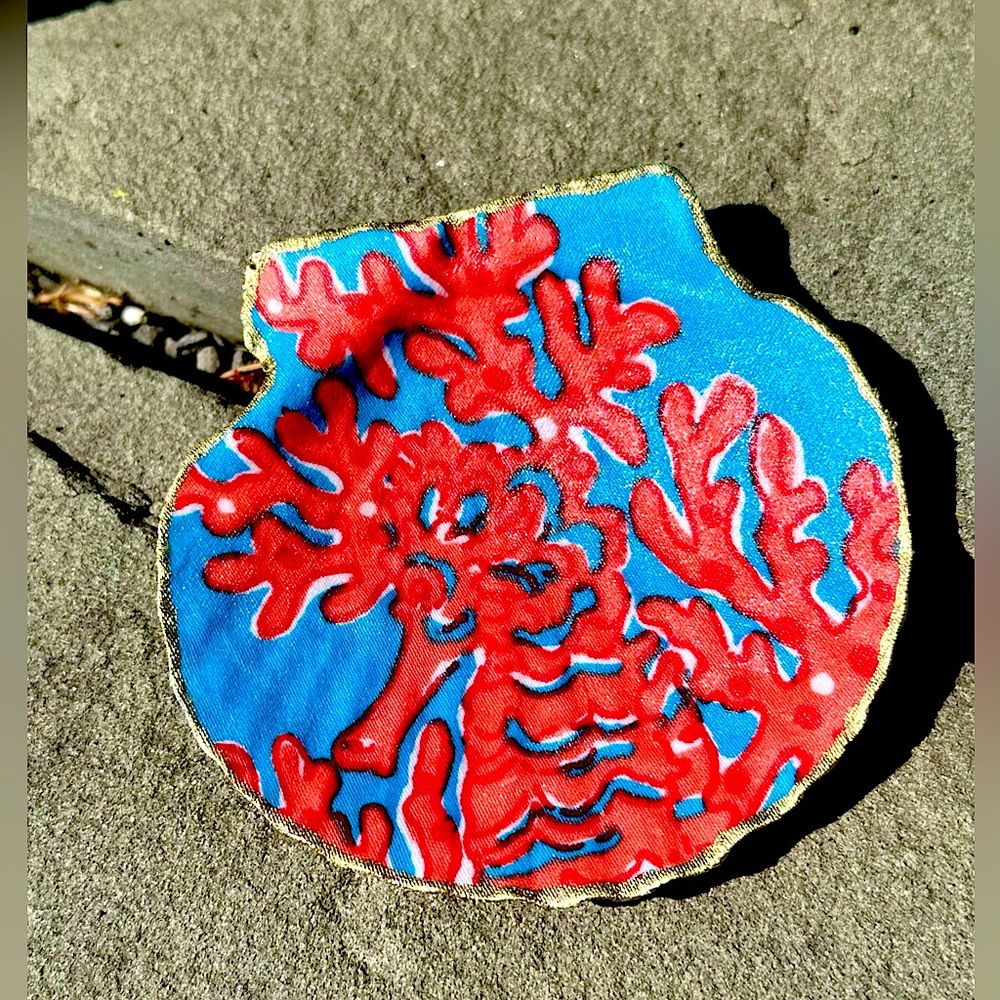 Gorgeous hand made shells using Lilly Pulitzer fabric and trimmed in gold!
